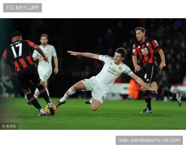 折射球在足球规则中是否应算进球线判定？核心争议解析