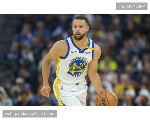 克莱无球跑位为库里拉开空间 提升外线效率较上季更稳