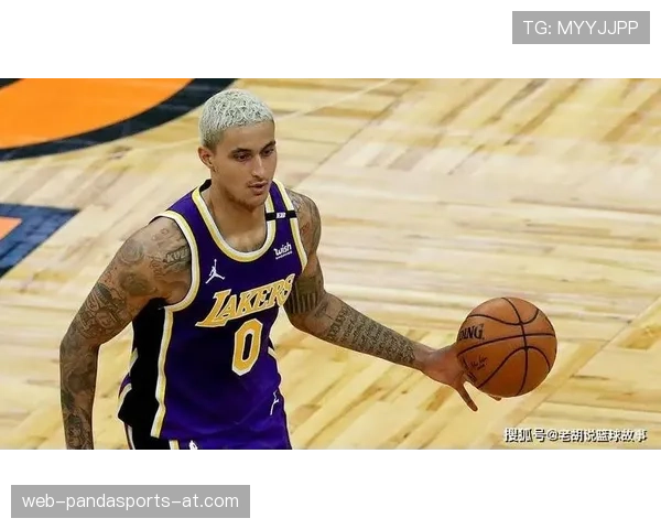 库兹马由单打转无球跑位撕裂内线提升外线效率