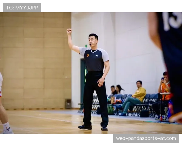 篮球判罚优先级规则详解，告诉你为什么裁判先吹这个犯规。