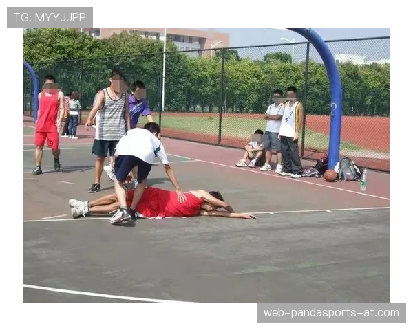 篮球比赛中手部接触判定标准：何种接触会被判犯规？